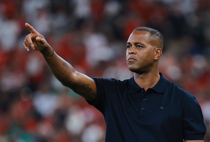 10 tháng chóng vánh của HLV Kluivert tại Indonesia - Ảnh 1.