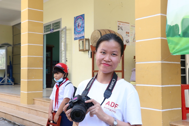 Dũng cảm chọn lại ngành, nữ sinh đạt thủ khoa kép ngành Ngôn ngữ Anh - Ảnh 1. Từ bỏ ngành y 'danh giá', nữ sinh chọn lại đam mê và trở thành thủ khoa kép ngôn ngữ Anh - Ảnh 1.