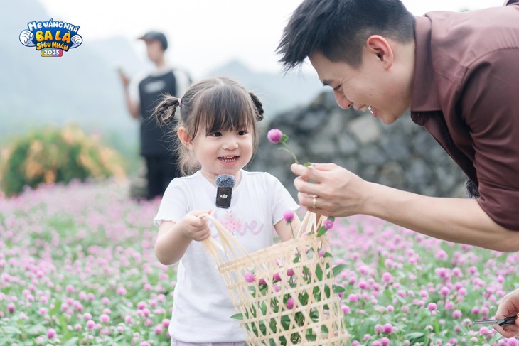 'Em xinh say hi' lọt top 3 bình chọn, đối đầu 'Gia đình Haha', 'Anh trai vượt ngàn chông gai' - Ảnh 9.