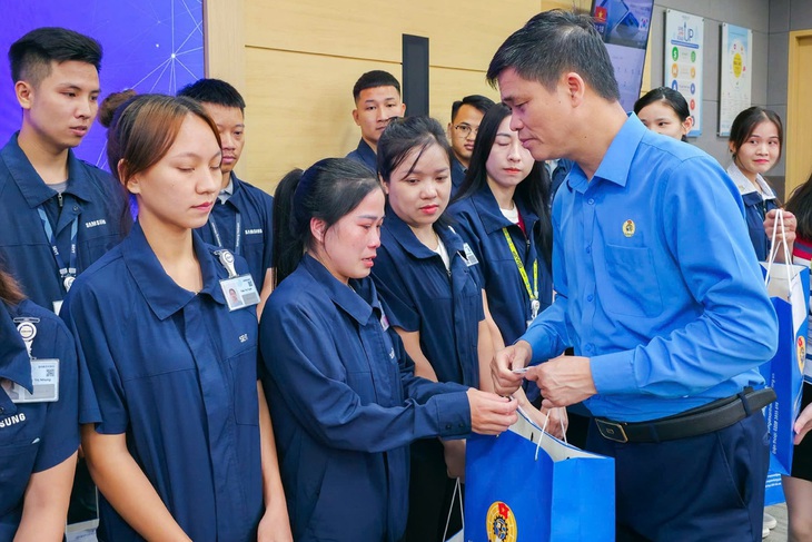 Công đoàn dự kiến chi hàng nghìn tỉ đồng chăm lo Tết cho người lao động, những ai sẽ được hưởng? - Ảnh 1. Công đoàn dự kiến chi hàng nghìn tỉ đồng chăm lo Tết cho người lao động, những ai sẽ được hưởng? - Ảnh 1.