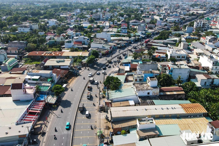 TP.HCM dự kiến khởi công mở rộng quốc lộ 13 vào năm 2026 - Ảnh 1.