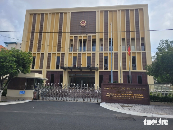 Giao phường Long Xuyên tiếp nhận nhiều trụ sở tỉnh An Giang cũ - Ảnh 2.