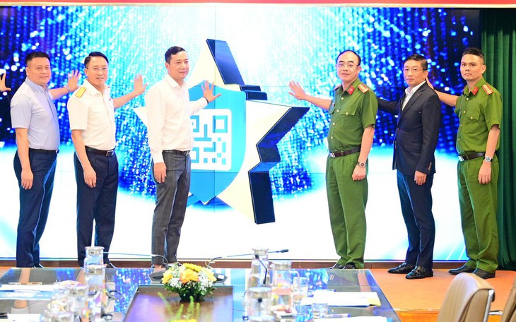 Loạt container hóa chất... mắc kẹt vì luật có hiệu lực nhưng thiếu văn bản hướng dẫn - Ảnh 3.