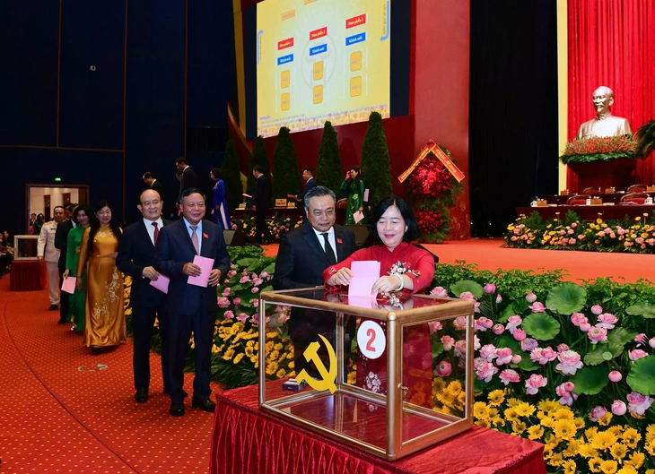 Công bố 75 Ủy viên Ban Chấp hành Đảng bộ Hà Nội khóa XVIII, nhiệm kỳ 2025-2030 vừa được bầu - Ảnh 2.