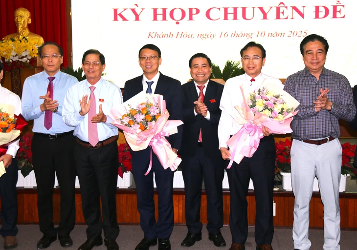 Ông Nguyễn Thanh Hà được bầu giữ chức Phó chủ tịch UBND tỉnh Khánh Hòa - Ảnh 1. Ông Nguyễn Thanh Hà được bầu giữ chức Phó chủ tịch UBND tỉnh Khánh Hòa - Ảnh 1.