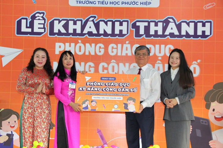 100% học sinh TP.HCM sẽ được học tập trong môi trường số - Ảnh 1.