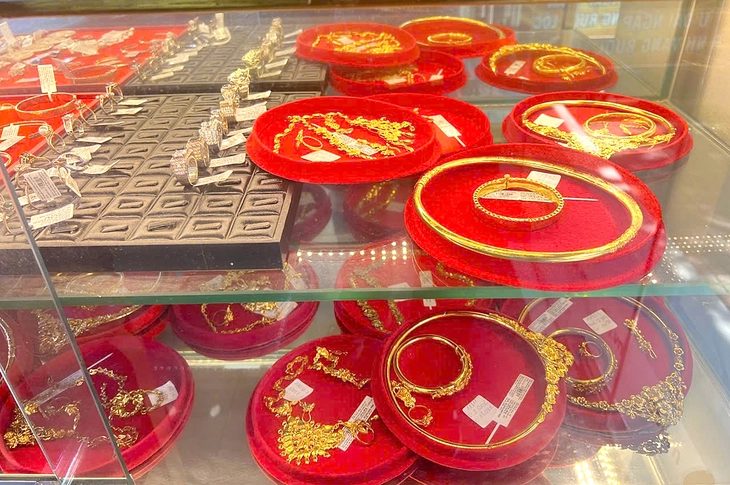 Mướt mồ hôi cưới xin thời vàng nóng bỏng tay - Ảnh 2. giá vàng - Ảnh 2.
