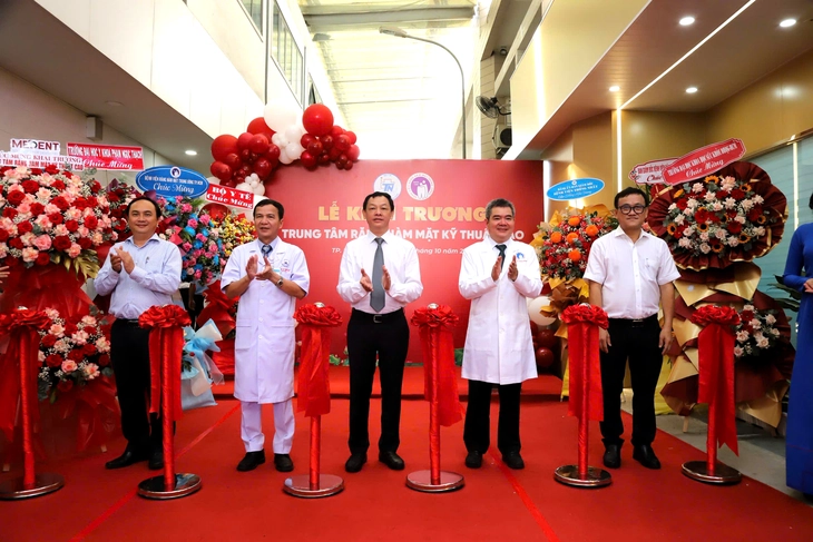 TP.HCM có Trung tâm Răng hàm mặt kỹ thuật cao dành cho người cao tuổi - Ảnh 1.