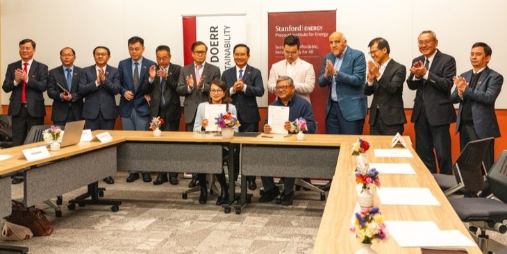 Đại học Stanford và Đại học Quốc gia TP.HCM hợp tác thúc đẩy năng lượng sạch và phát triển bền vững - Ảnh 1.
