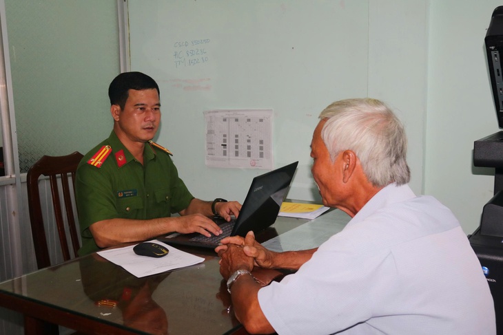 Công an Đồng Tháp giải cứu 2 nạn nhân bị 'bắt cóc online', tự nhốt chính mình trong phòng trọ - Ảnh 2.