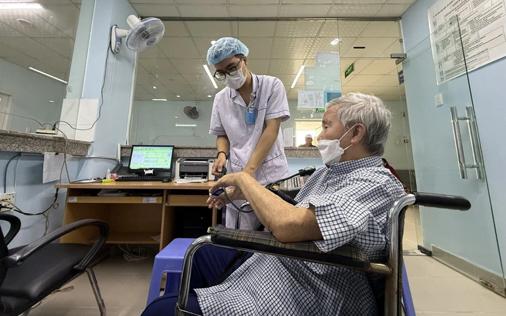 Bảo hiểm y tế: 'Lá chắn' cho bệnh nhân mắc bệnh hiểm nghèo - Ảnh 6.