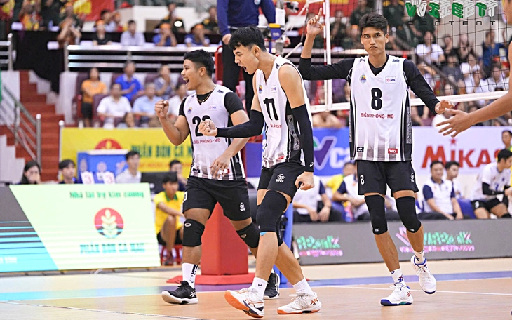 Bất ngờ lên hạng, bóng chuyền TP.HCM gấp rút tìm tài trợ - Ảnh 4.