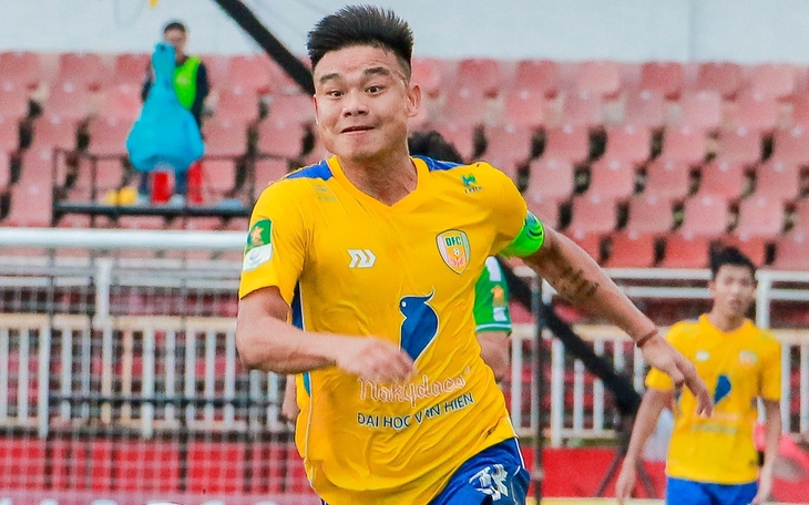 Minh Vương ghi 2 bàn, lấy 3 điểm rời sân Long An - Ảnh 2.