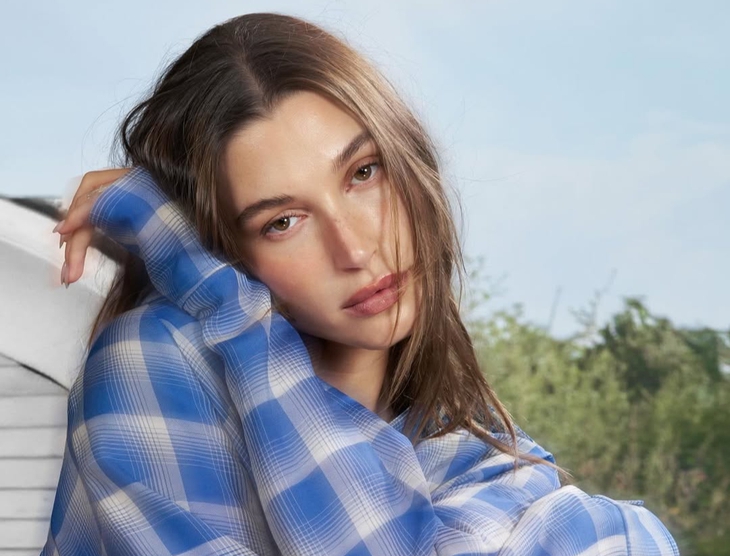 Hailey Bieber lên tiếng về tin đồn 'mâu thuẫn' với Selena Gomez - Ảnh 1. Hailey Bieber - Ảnh 1.