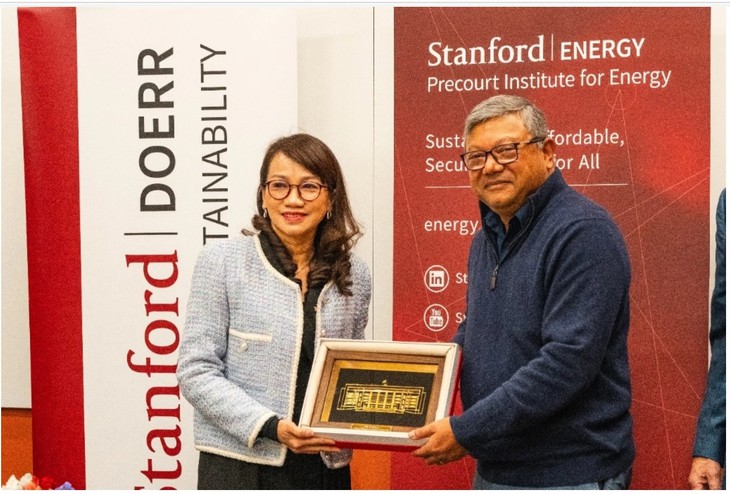 Đại học Stanford và Đại học Quốc gia TP.HCM hợp tác thúc đẩy năng lượng sạch và phát triển bền vững - Ảnh 3.