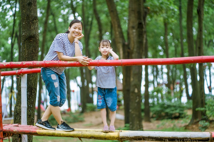 Làm thế nào cho con tuổi thơ hạnh phúc? - Kỳ 1: Buổi tối bên nhau không thiết bị điện tử - Ảnh 1. tuổi thơ - Ảnh 1.