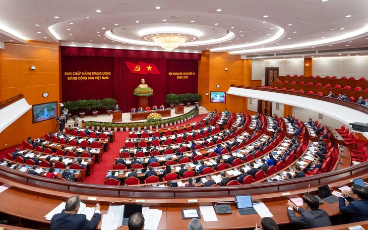 Bộ Chính trị: Trước 15-12 bố trí xong 100% chủ tịch UBND tỉnh không phải người địa phương - Ảnh 2.