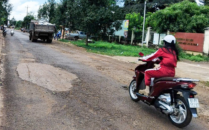 Làm đường cho huyện, trầy trật đòi nợ 10 năm chưa xong - Ảnh 3.