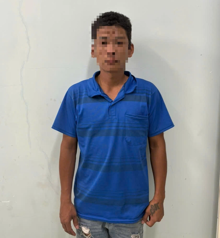 Bắt người cha đánh đập, hành hạ cháu bé 7 tuổi do nghi ngờ không phải con ruột mình - Ảnh 1.