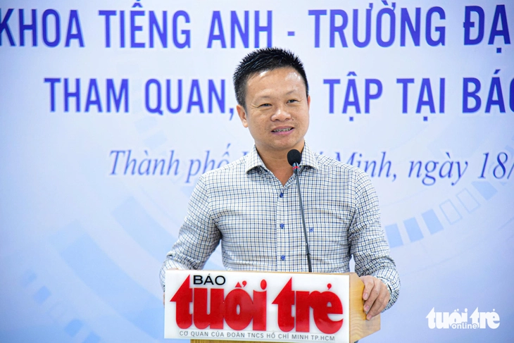 Sinh viên Trường ĐH Sư phạm TP.HCM tìm hiểu quy trình làm báo tại Báo Tuổi Trẻ- Ảnh 2. Sinh viên Trường ĐH Sư phạm TP.HCM tìm hiểu quy trình làm báo tại báo Tuổi Trẻ - Ảnh 2.