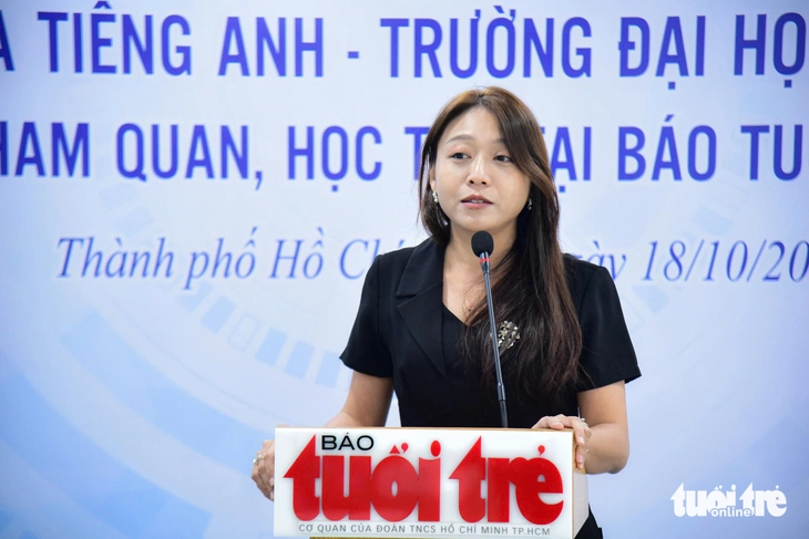 Sinh viên Trường ĐH Sư phạm TP.HCM tìm hiểu quy trình làm báo tại Báo Tuổi Trẻ- Ảnh 3. Sinh viên Trường ĐH Sư phạm TP.HCM tìm hiểu quy trình làm báo tại báo Tuổi Trẻ - Ảnh 3.
