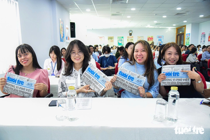 Sinh viên Trường ĐH Sư phạm TP.HCM tìm hiểu quy trình làm báo tại Báo Tuổi Trẻ- Ảnh 4. Tuổi Trẻ - Ảnh 4.