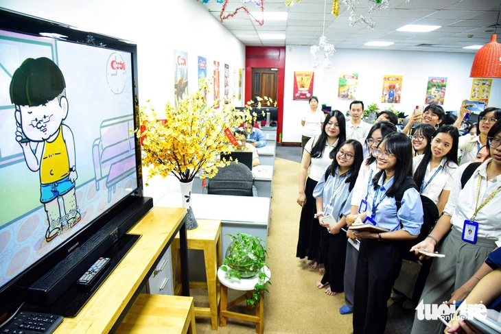 Sinh viên Trường ĐH Sư phạm TP.HCM tìm hiểu quy trình làm báo tại Báo Tuổi Trẻ- Ảnh 10. Tuổi Trẻ - Ảnh 10.