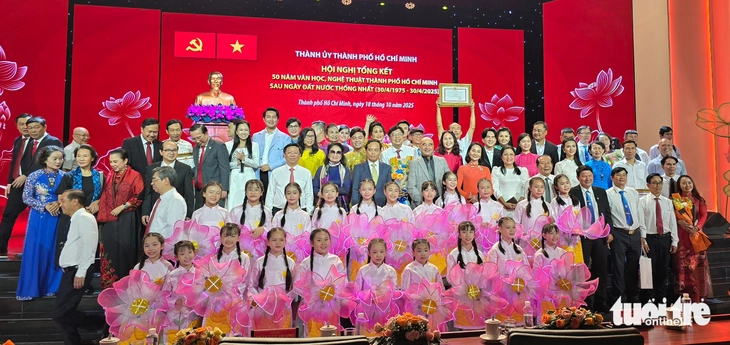 Lệ Thủy nói 'Cải lương sắp chết', Mỹ Uyên mong TP.HCM cứu sân khấu - Ảnh 1. TP.HCM - Ảnh 1.