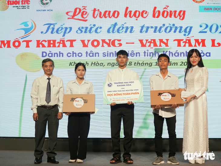 Cậu bé bị bỏ rơi được trao học bổng toàn phần vào đại học - Ảnh 2. Trường đại học Khánh Hòa miễn học phí bậc đại học cho 'đứa trẻ bị bỏ rơi được linh mục nhặt nuôi' - Ảnh 2.