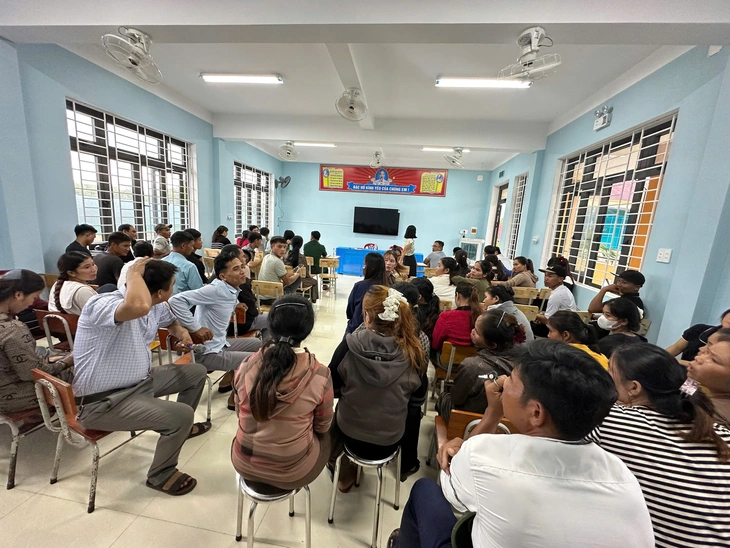 Vụ 40 học sinh ngộ độc ở Quảng Trị: ‘Truất quyền’ giám sát bếp ăn của nữ hiệu phó - Ảnh 1.