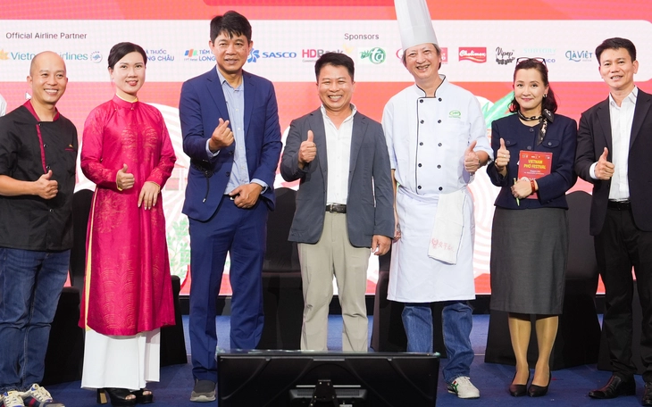 15.000 lượt khách ngày đầu tiên, bếp chung Vietnam Phở Festival 2025 - Ảnh 7.