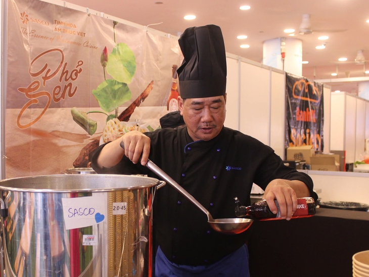 Phở Sen SASCO: Tinh hoa ẩm thực Việt xuất ngoại, chinh phục Singapore - Ảnh 6.