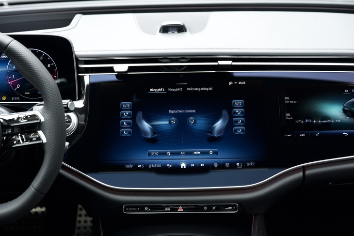 Mercedes tiếp tục lắp ráp E-Class tại Việt Nam, lần đầu có camera selfie trên bảng táp-lô - Ảnh 2. Mercedes tiếp tục lắp ráp E-Class tại Việt Nam, lần đầu có camera selfie trên bảng táp lô - Ảnh 2.