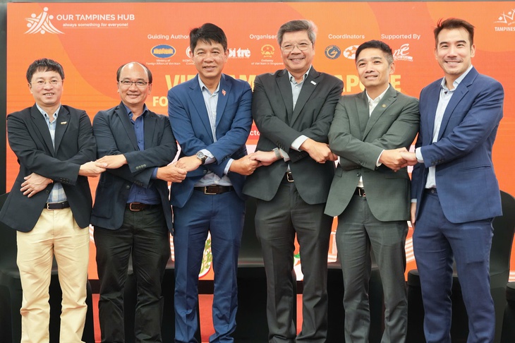 Vừa thưởng thức phở vừa bàn chuyện kinh doanh - Ảnh 2.