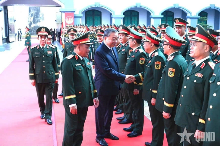 Tổng Bí thư Tô Lâm trao Huân chương Hồ Chí Minh cho Tổng cục II - Ảnh 1. Tổng Bí thư Tô Lâm trao Huân chương Hồ Chí Minh cho Tổng cục II - Ảnh 1.