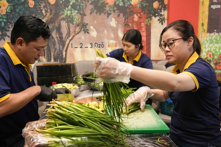 15.000 lượt khách ngày đầu, các đầu bếp Vietnam Phở Festival tất bật cho ngày thứ hai - Ảnh 5.