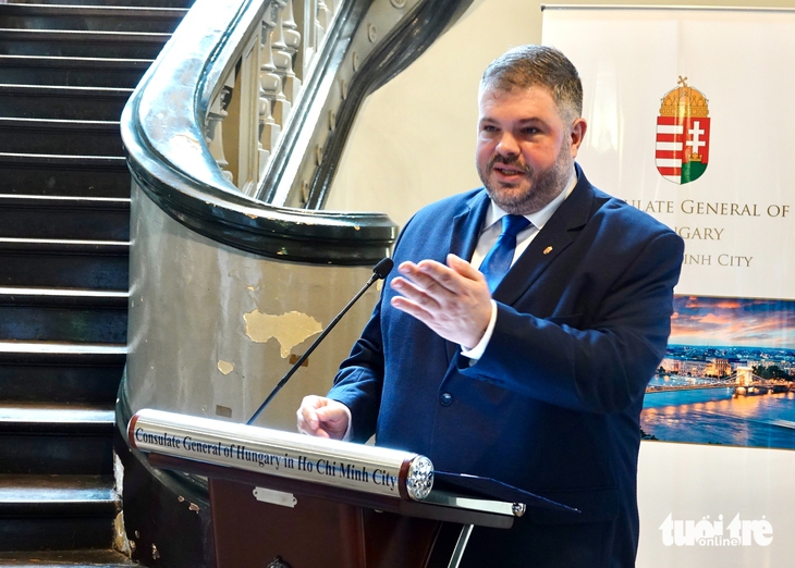 Ngắm ảnh Nhà hát, UBND TP.HCM, sông Sài Gòn do bác sĩ người Hungary chụp cách đây hơn 100 năm - Ảnh 3. Hungary - Ảnh 3.