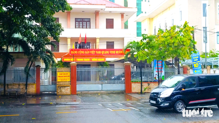 Nữ giám đốc 2 công ty trốn thuế 37 tỉ đồng: Tòa cho bán đấu giá 9 xe khách - Ảnh 1.