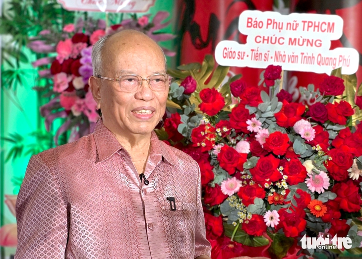 Ở tuổi 85, giáo sư Trình Quang Phú vẫn viết về Bác Hồ như dòng sông cuộn chảy - Ảnh 1. Bác Hồ - Ảnh 1.
