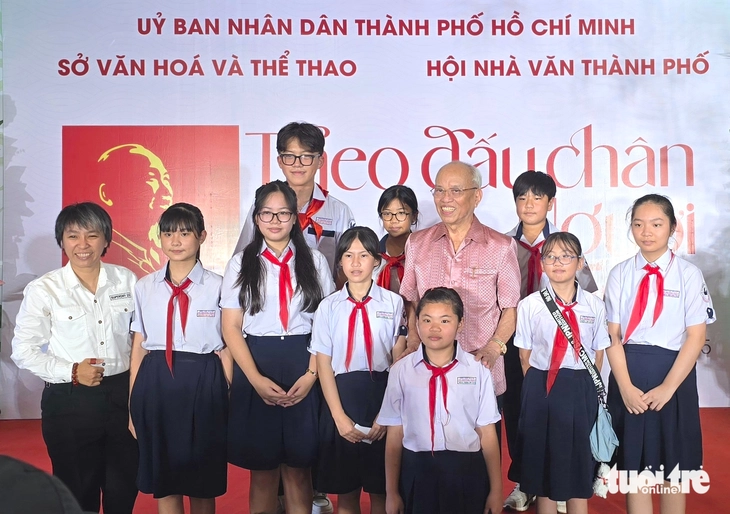 Ở tuổi 85, giáo sư Trình Quang Phú vẫn viết về Bác Hồ như dòng sông cuộn chảy - Ảnh 5. Bác Hồ - Ảnh 5.