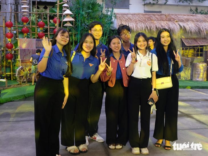 Idecaf hạnh phúc diễn vở về Lê Văn Duyệt trong Những ngày văn học nghệ thuật TP.HCM - Ảnh 6. Idecaf hạnh phúc diễn vở về Tả quân Lê Văn Duyệt trong Những ngày văn học nghệ thuật TP.HCM - Ảnh 6.