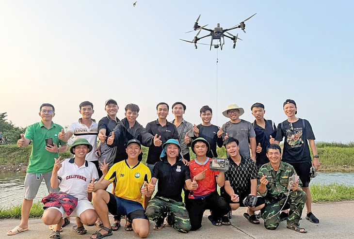 Phi đội drone vào tâm lũ - Ảnh 2. drone - Ảnh 2.