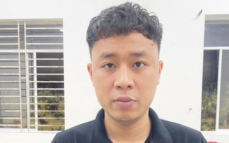 Chặn bắt nghi phạm hiếp dâm đang trên đường bỏ trốn vào phía nam bằng xe khách - Ảnh 2.