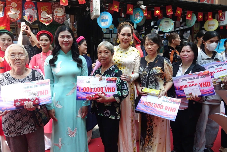 Gây quỹ sinh kế giúp thợ may, thợ thêu có hoàn cảnh khó khăn - Ảnh 3. thợ may - Ảnh 3.