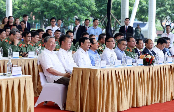 Sân vận động - Ảnh 3.