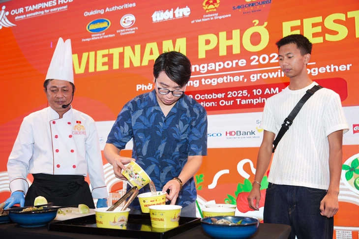 Bếp trưởng khách sạn 5 sao đố '2 tô phở giống nhau, sao phân biệt được tô nào ngon hơn'? - Ảnh 3.