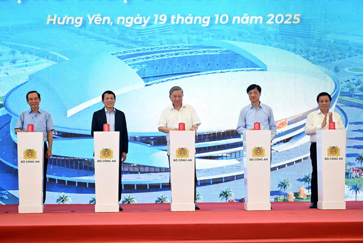 Sân vận động - Ảnh 6.