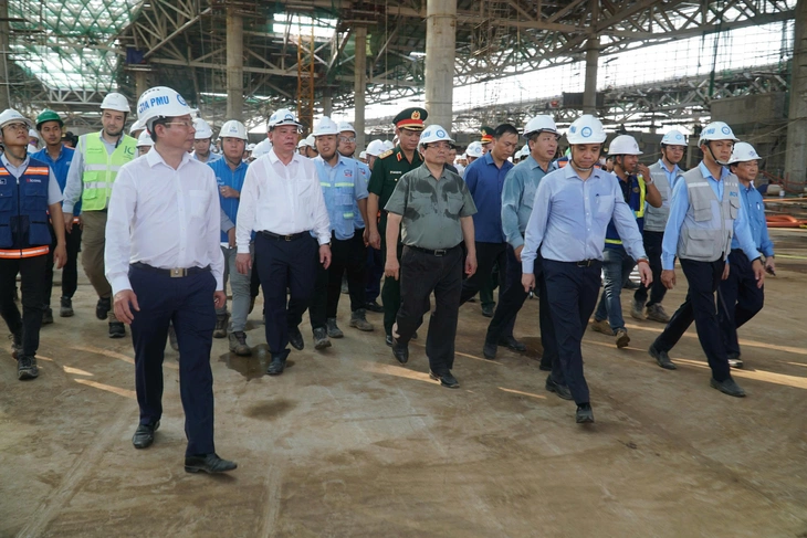 Chủ tịch tỉnh Đồng Nai: 'Ưu tiên hạ tầng chiến lược, gắn kết với siêu đô thị TP.HCM' - Ảnh 2.