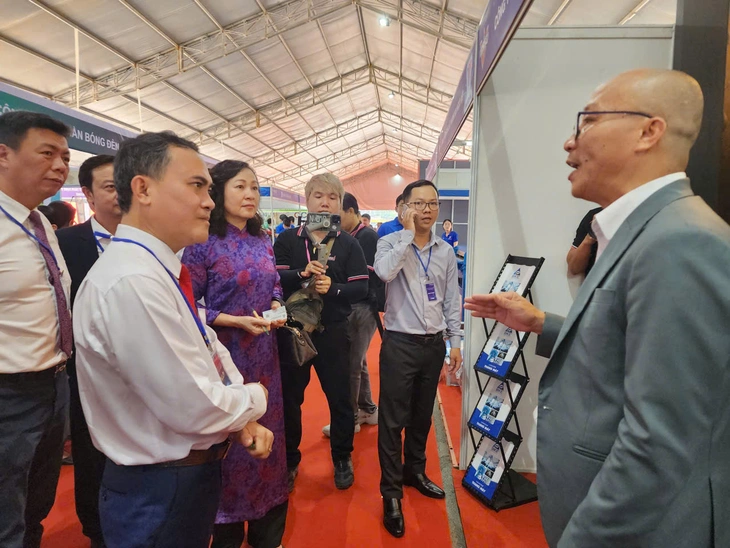 Chủ tịch tỉnh Đồng Nai: 'Ưu tiên hạ tầng chiến lược, gắn kết với siêu đô thị TP.HCM' - Ảnh 3.