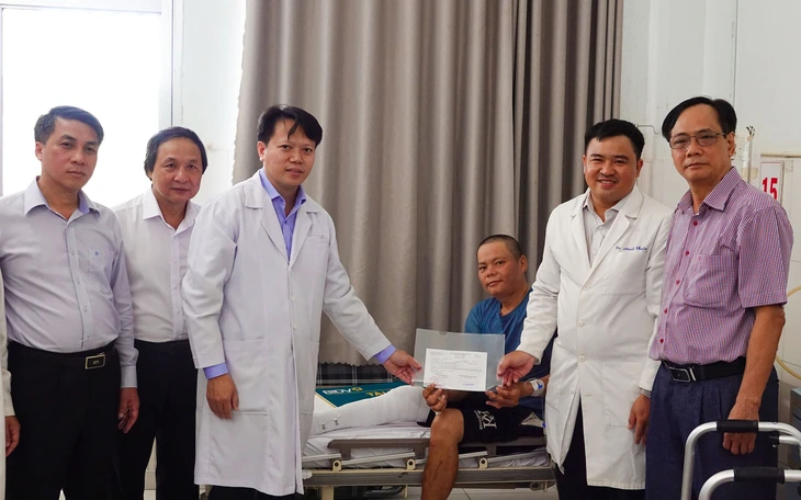 Phú Quốc triển khai kỹ thuật lọc máu liên tục cứu sống bệnh nhân suy thận cấp, sốc nhiễm khuẩn  - Ảnh 2.